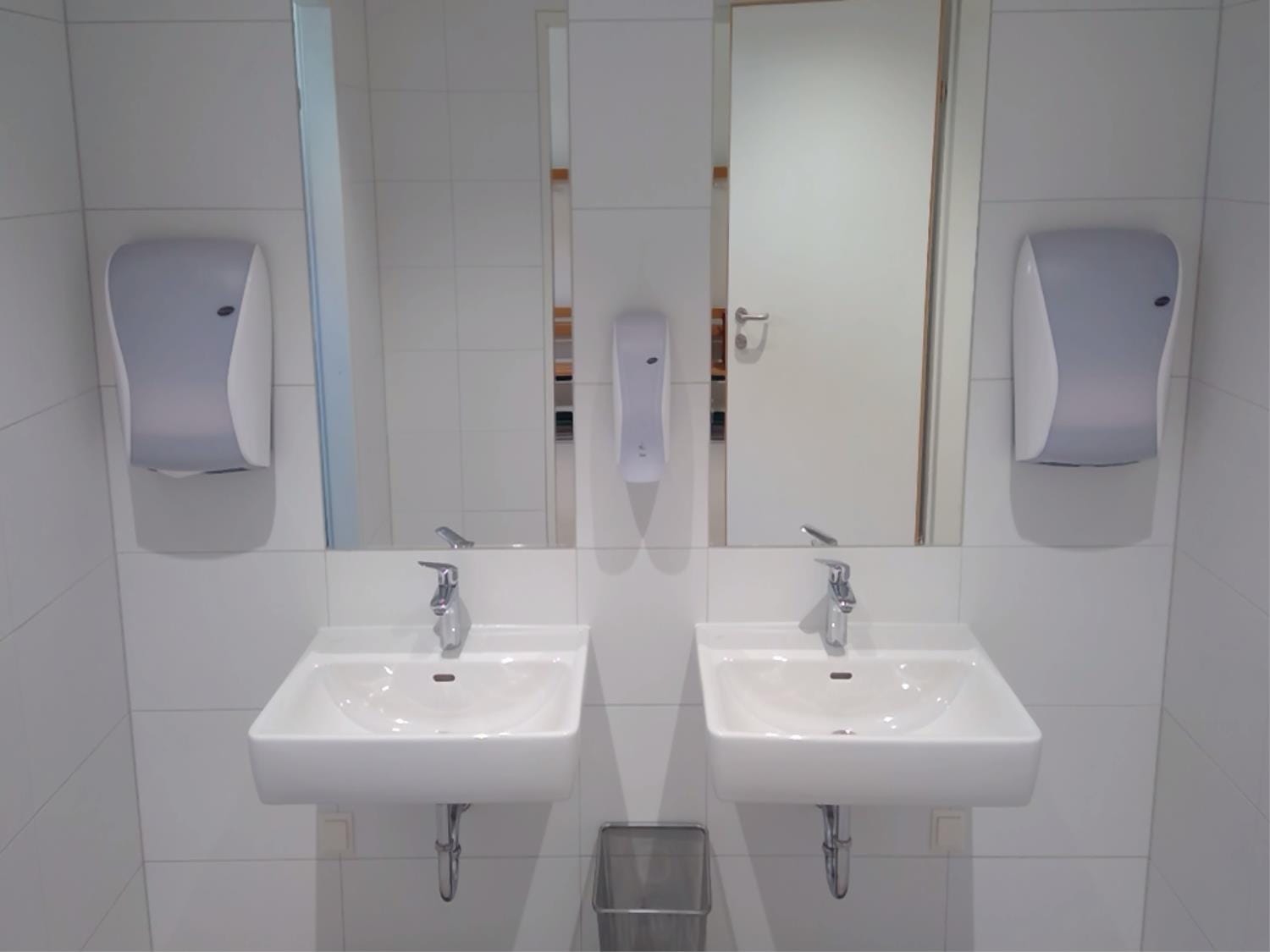 2 Waschbecken im neu renovierten Badezimmer
